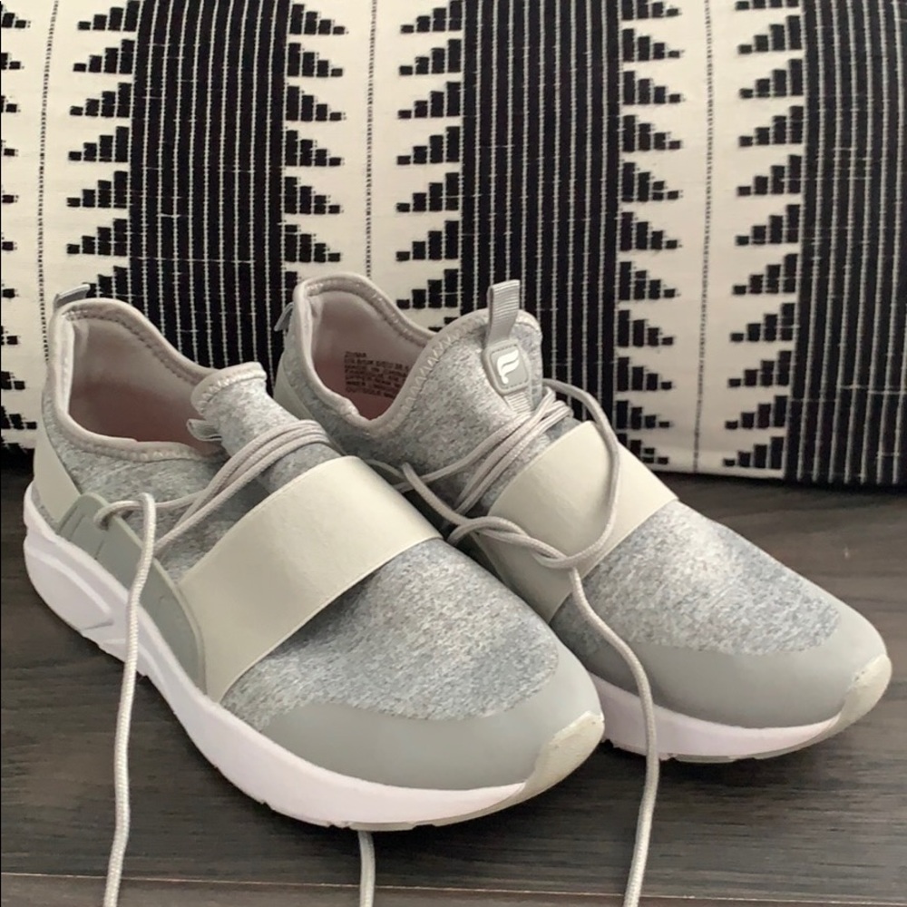 Athletic shoe